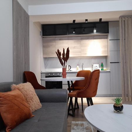 Centar Two Apartment Skopje Buitenkant foto