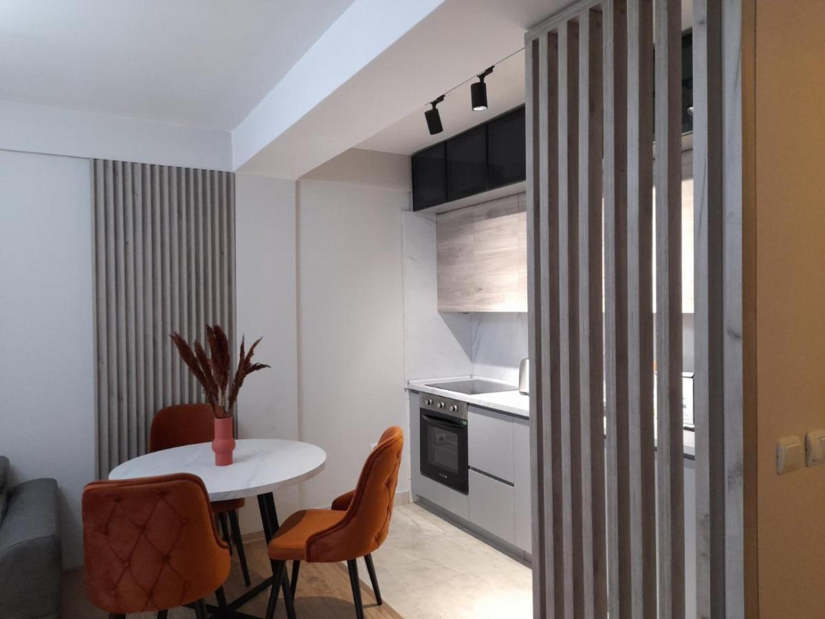 Centar Two Apartment Skopje Buitenkant foto