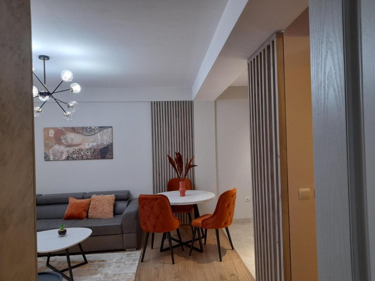 Centar Two Apartment Skopje Buitenkant foto